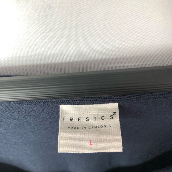 3/$15 TRESICS SHIRT Top L Blue short sleeve L - Picture 6 of 6